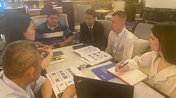 爭分奪秒抓先機(jī) 夜赴濟(jì)南會客忙